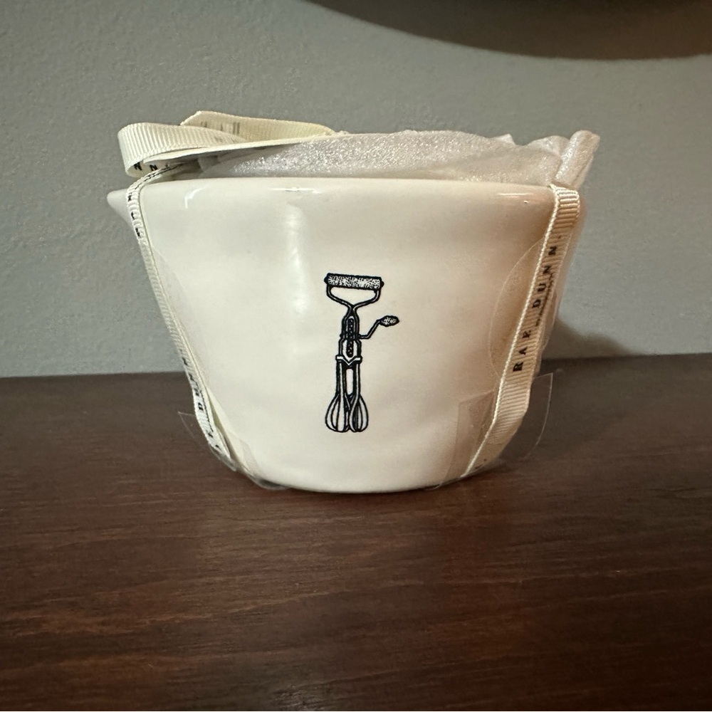 Rae dunn icon measuring cups